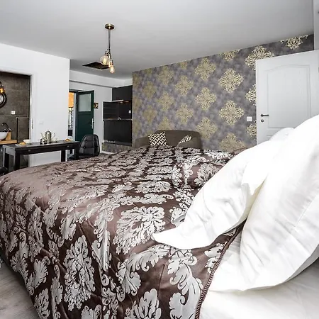 La Boheme Apartment *